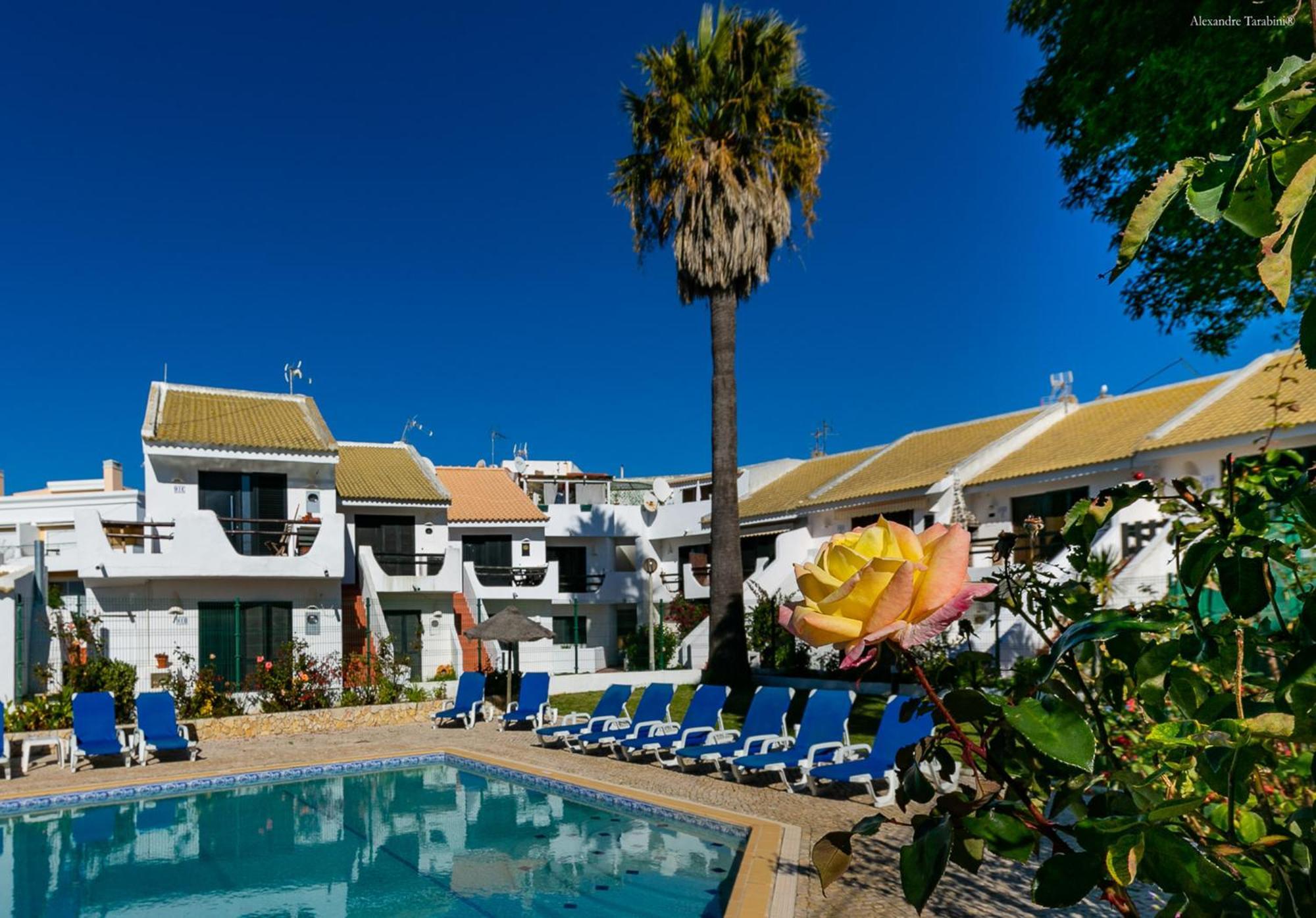 B12 - Pool And Sun Apartment Lagos