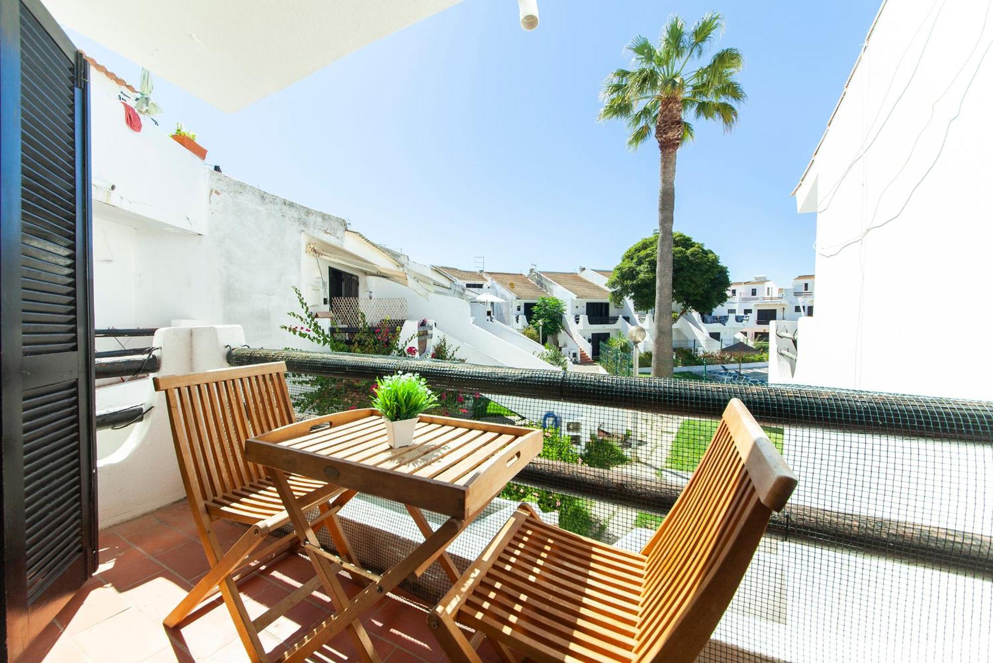 B12 - Pool And Sun Apartment
